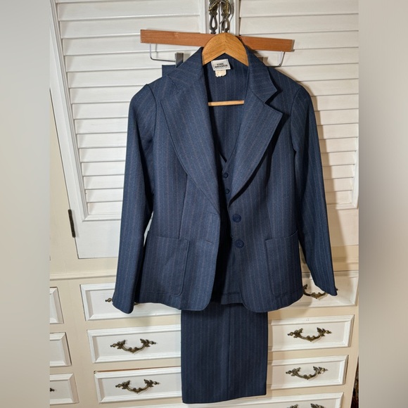 VINTAGE the Branch Div of Joshua Tree 3 piece Womens Suit